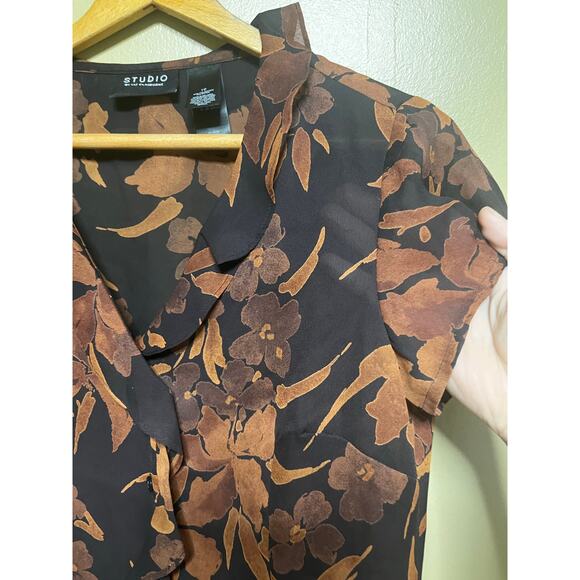 Studio by Liz Claiborne Brown Mildly Sheer Button Up Top - Picture 2 of 9